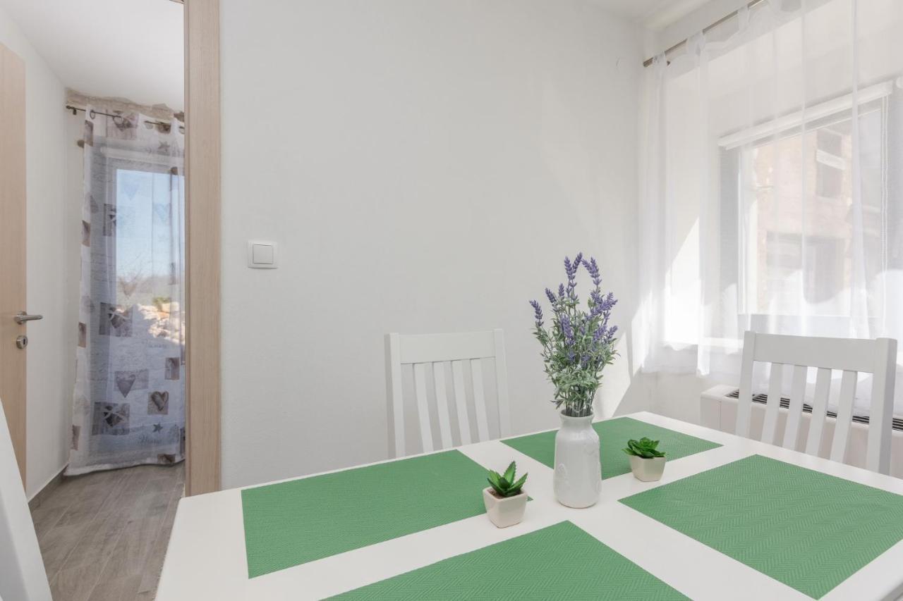 Apartmani Mustaca Dvori Privlaka  Esterno foto