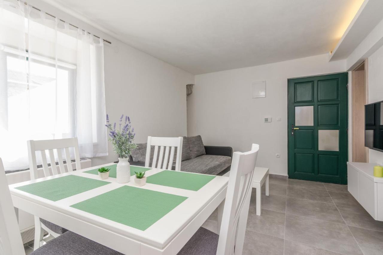 Apartmani Mustaca Dvori Privlaka  Esterno foto